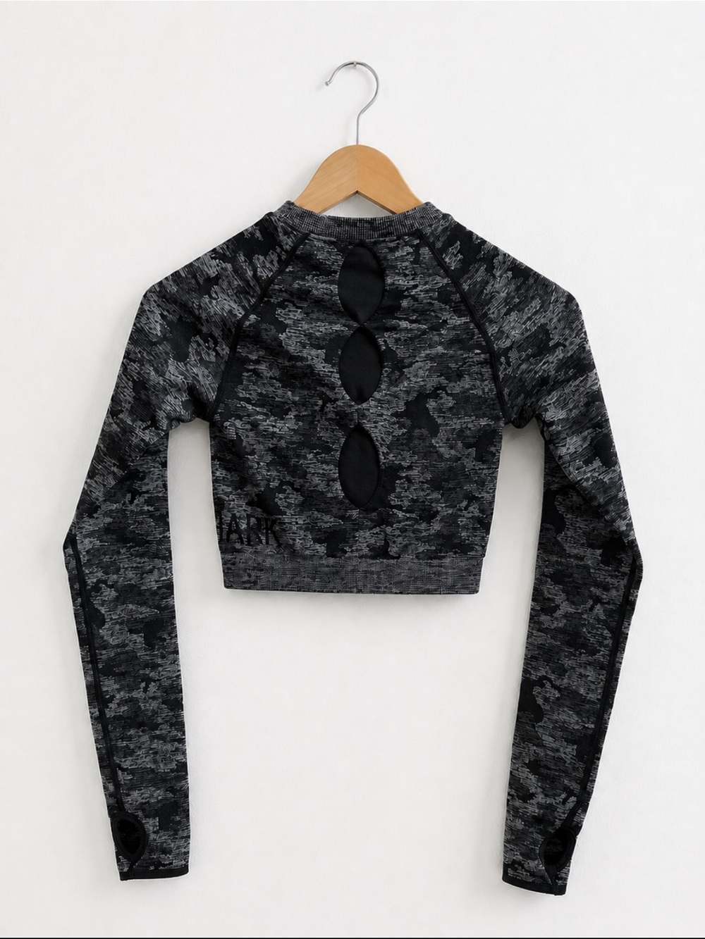 Gymshark Camo Seamless Long Sleeve Crop Top - Picture 4 of 4
